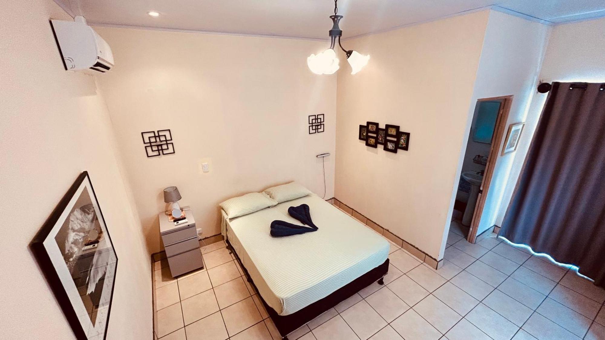 Casa Encantada Offers You Two-Bedroom House, 1 Tiny Apartment & 3 Double Rooms Manuel Antonio Exterior photo